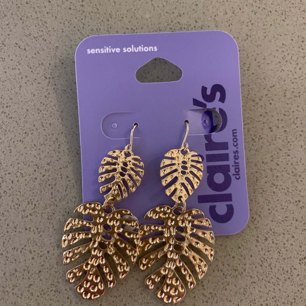 2/$10 Tropical Leaf Earrings NWT